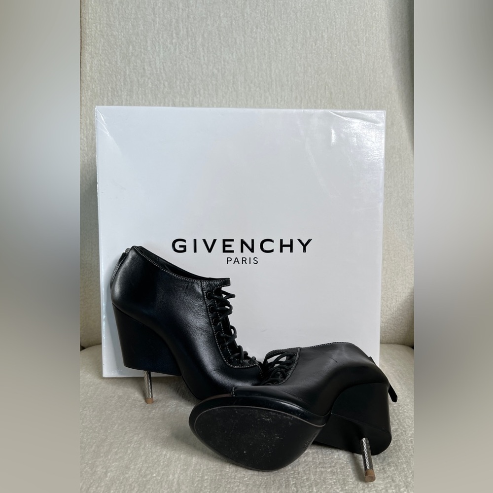 Givenchy Lace-up Booties in black size 38